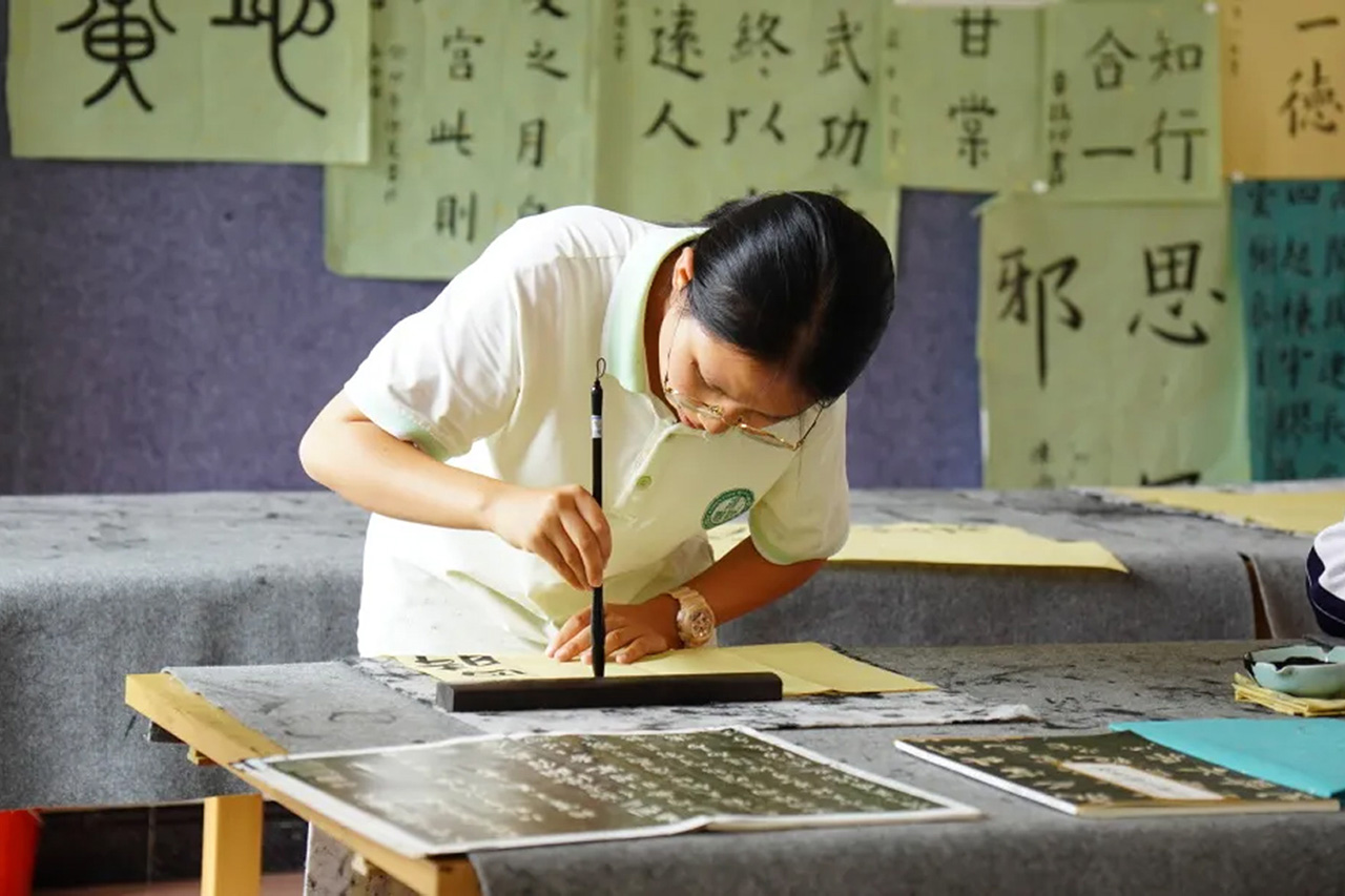 书法:凝神养气,镇定从容。